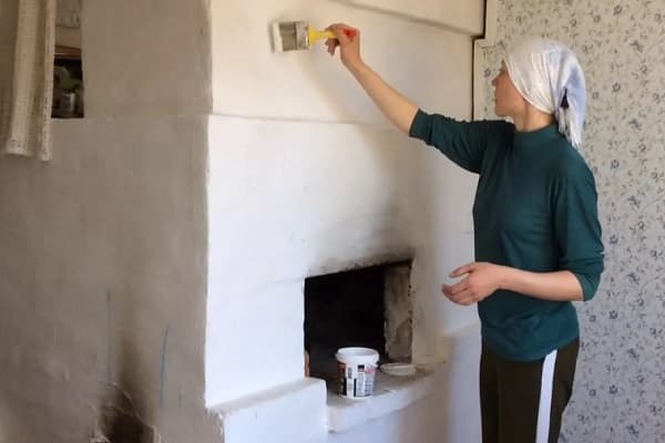 how to paint a brick stove in a house: features of using whitewash