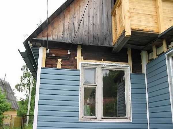 If you are thinking about how to decorate the outside of a timber house, perhaps your option is siding