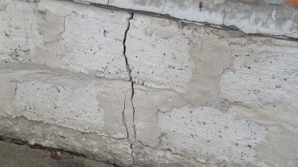 a foundation without insulation may crack
