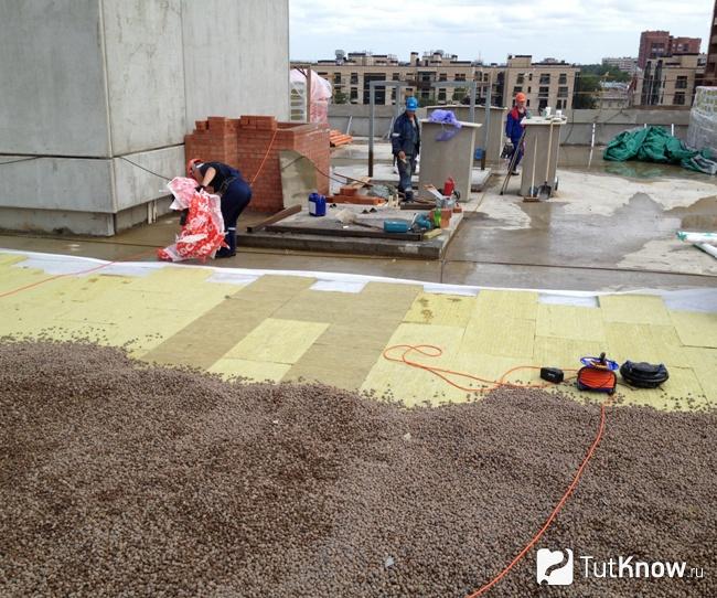 Expanded clay for roof insulation