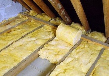 Mineral wool is laid between the joists on the ceiling