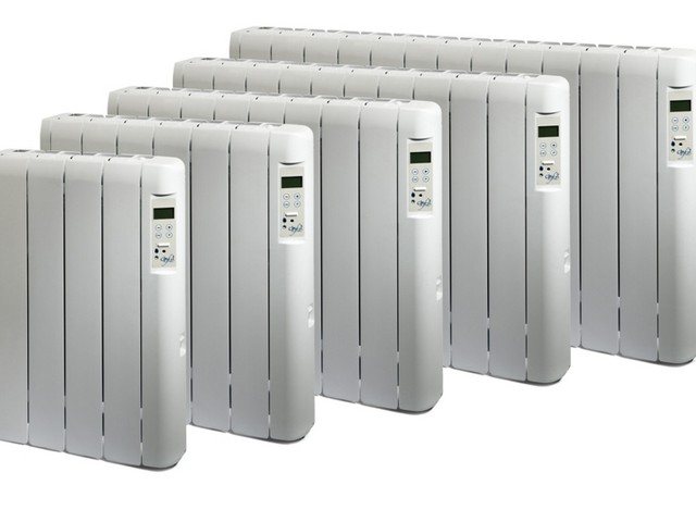 Настенные радиаторы безжидкостного типа с различным количеством секций.