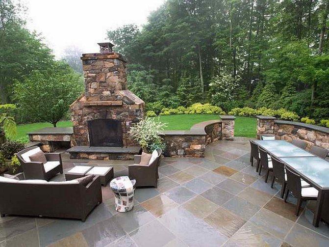 Outdoor outdoor fireplace