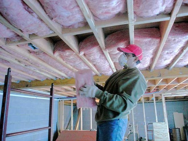 Ceiling insulation with mineral wool